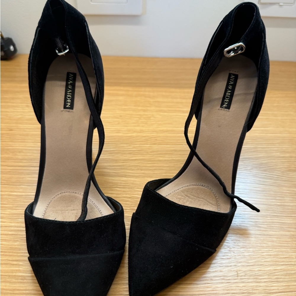 Ava & Aiden Black Women's Suede Heels